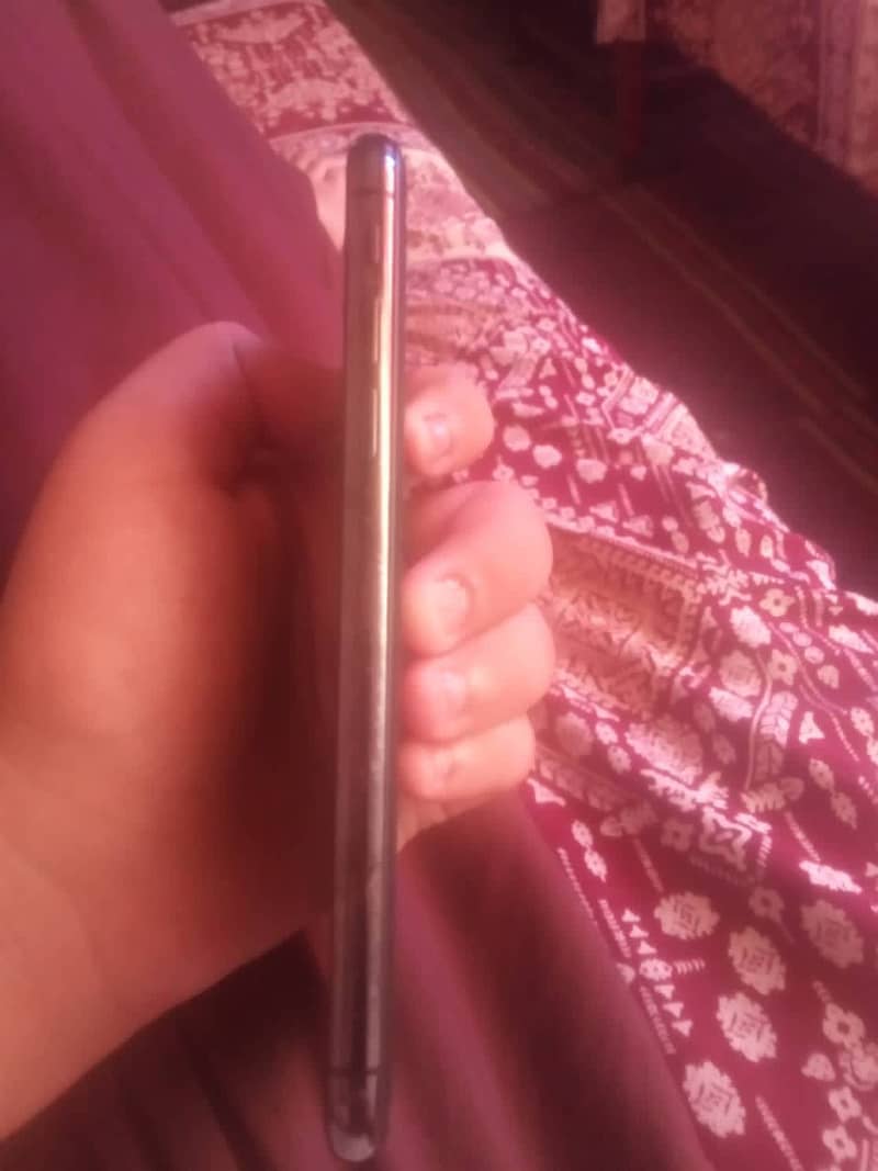 Apple iPhone X 3