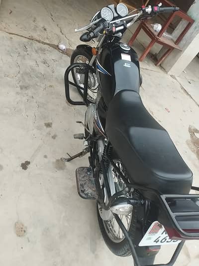 Suzuki GS 150 2024