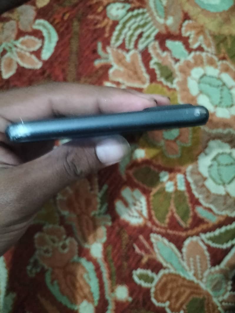 Apple iPhone 8 Plus 3