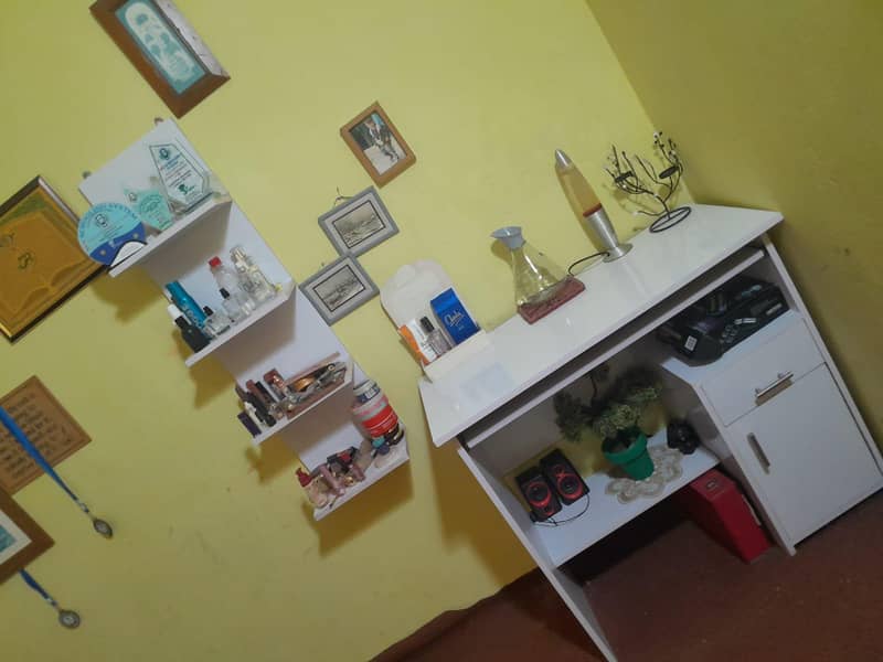 computer table 'shelf, chair 1