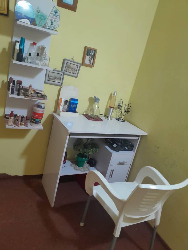 computer table 'shelf, chair 6