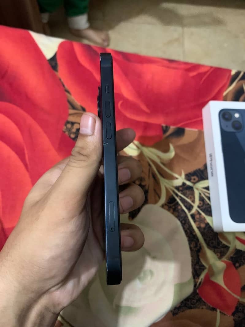 Apple iPhone 13 7