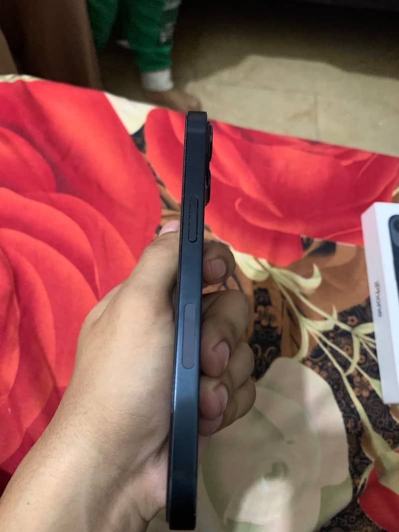 Apple iPhone 13 9