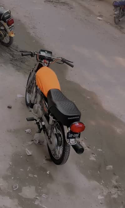 Honda 125 black color