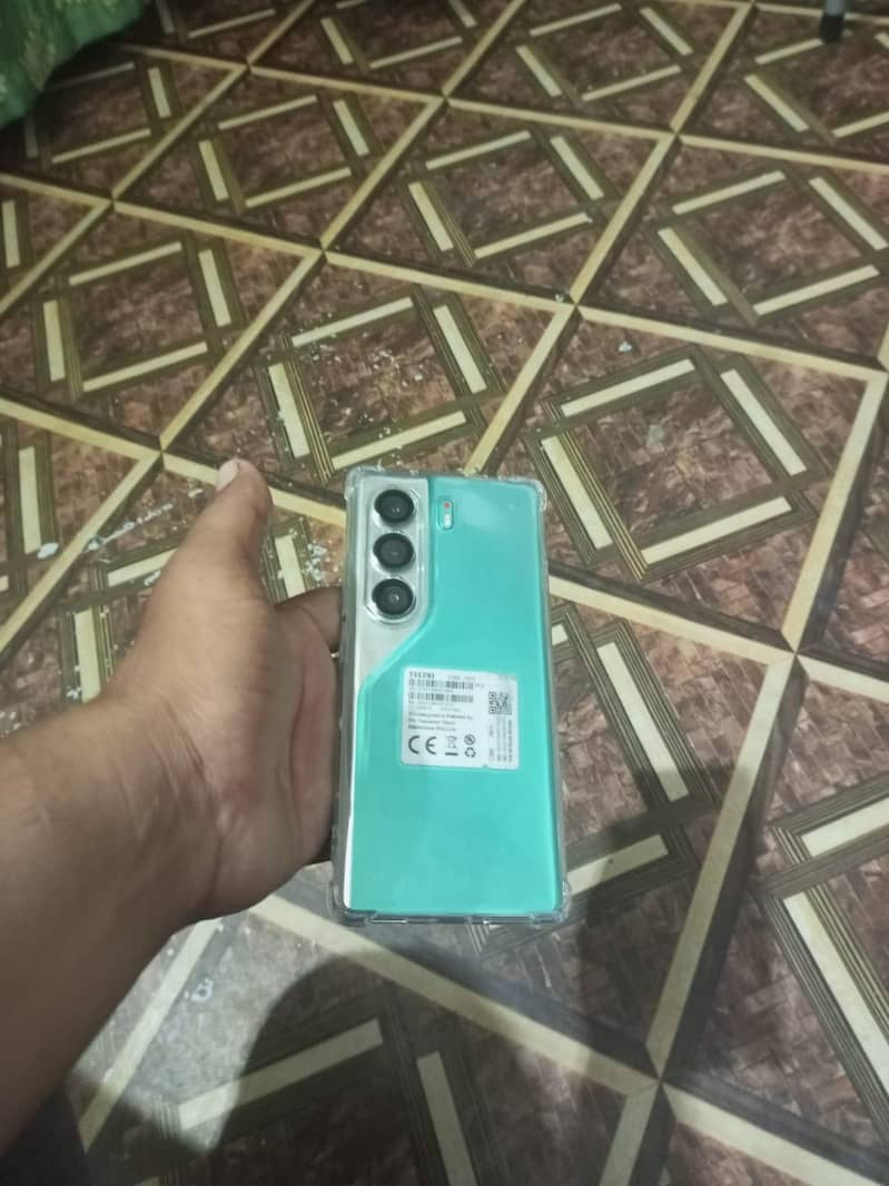 Tecno CAMON 40 Pro 1