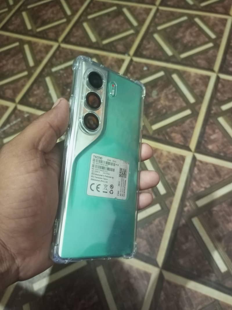 Tecno CAMON 40 Pro 4