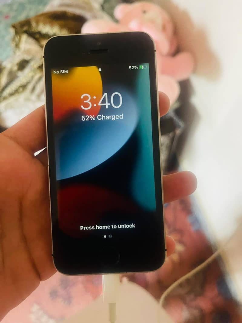 Apple iPhone 5SE 3