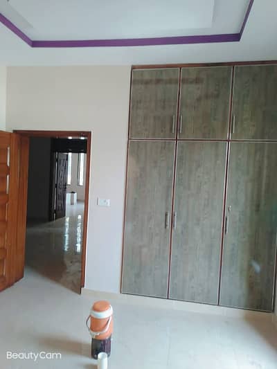 VIP beautiful 5 Marla portion is available for rent in sabzazar Lahore