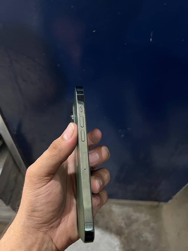 Apple iPhone 13 Pro 2