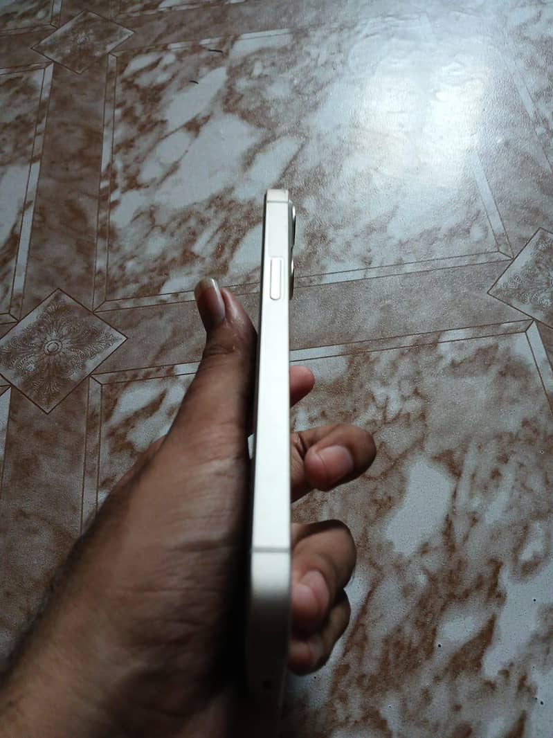 Apple iPhone 13 4