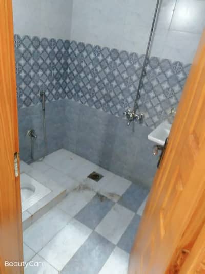 VIP beautiful 5 Marla portion is available for rent in sabzazar Lahore