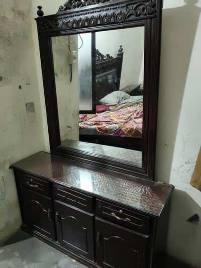 dressing table used