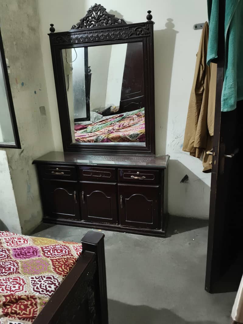 dressing table used 1