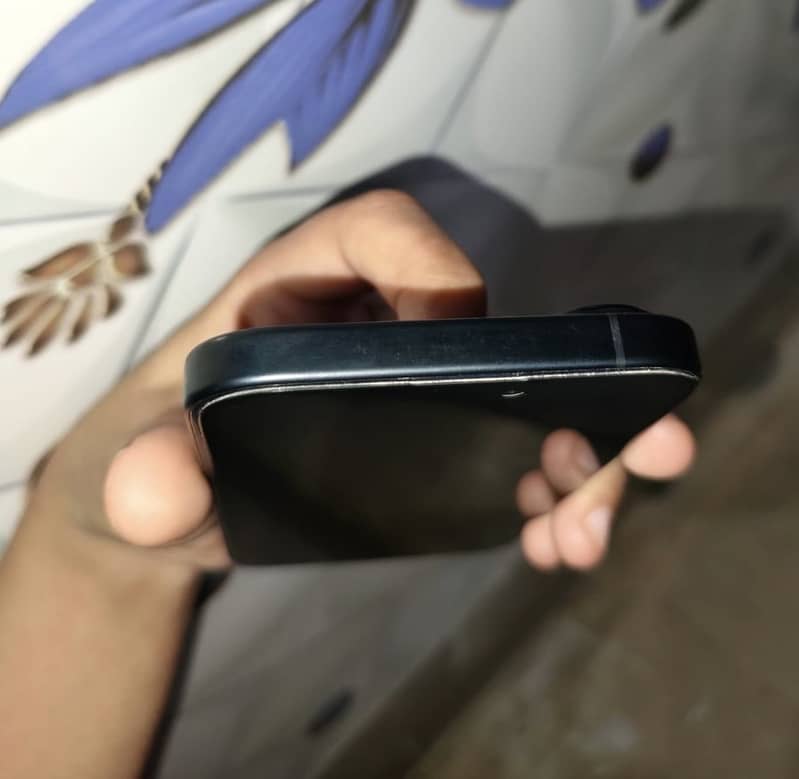 Apple iPhone 16 zero condition 2