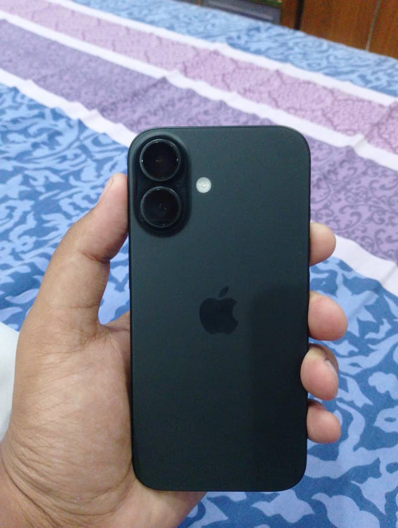 Apple iPhone 16 0