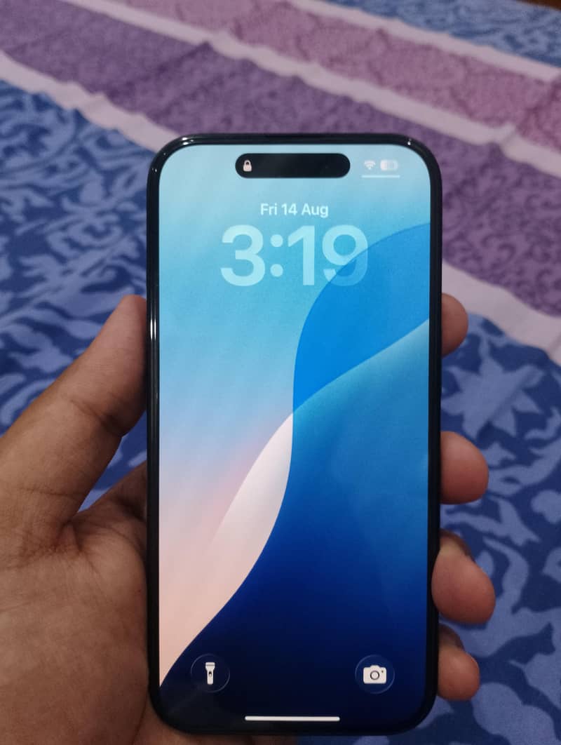Apple iPhone 16 1