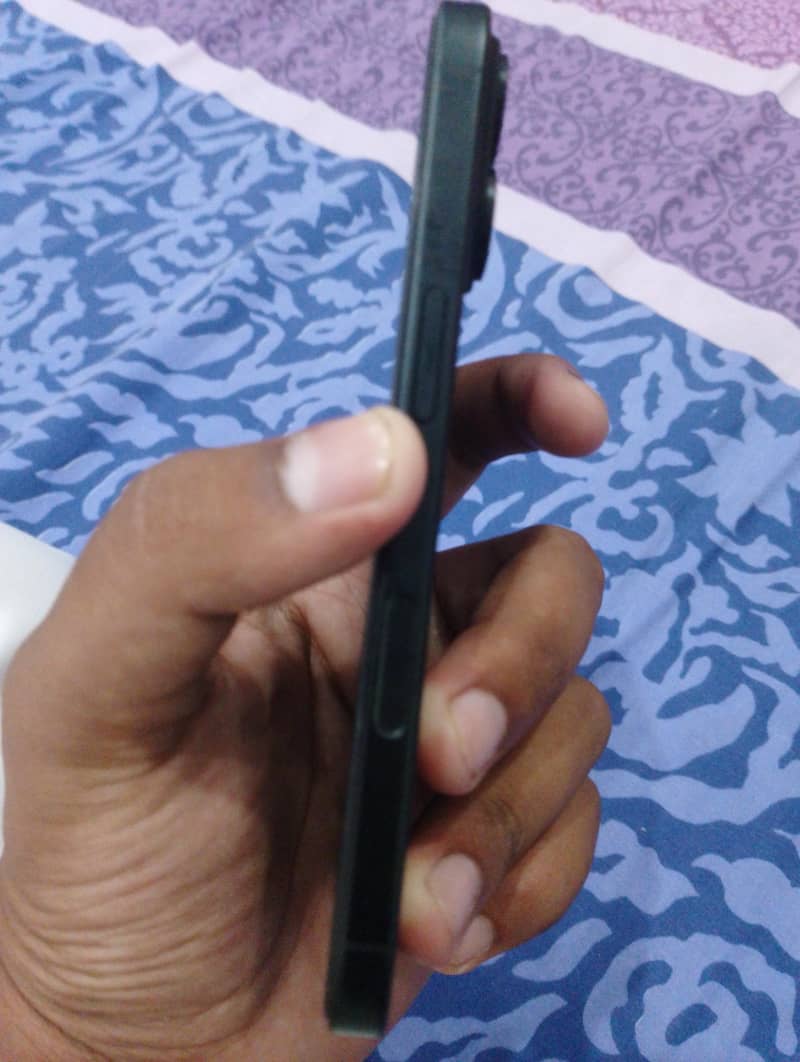 Apple iPhone 16 2