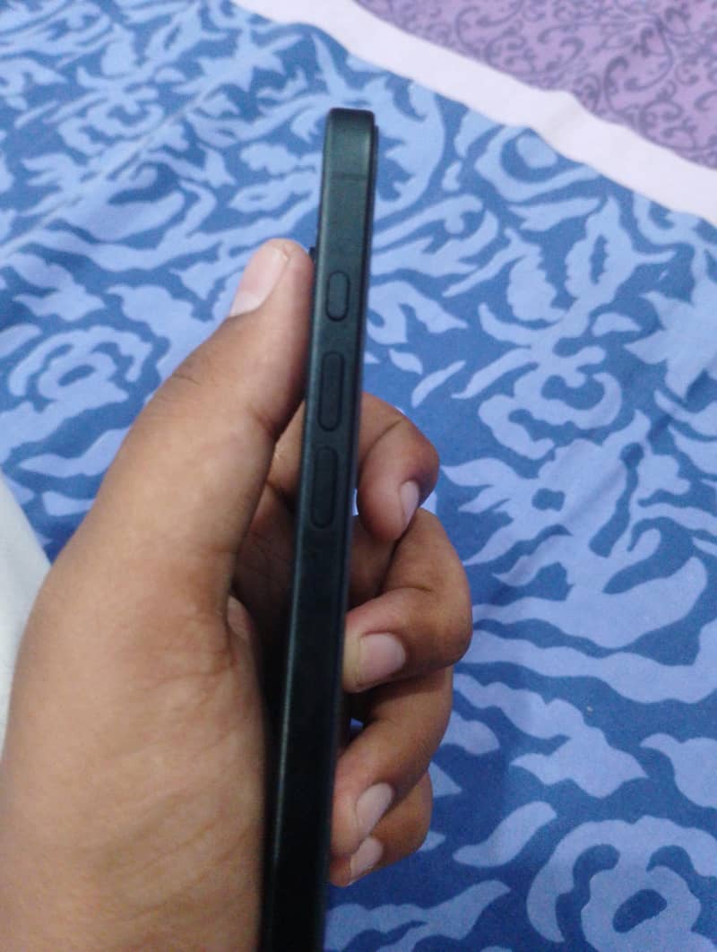 Apple iPhone 16 4