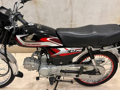 Honda CD 70 2025 black color