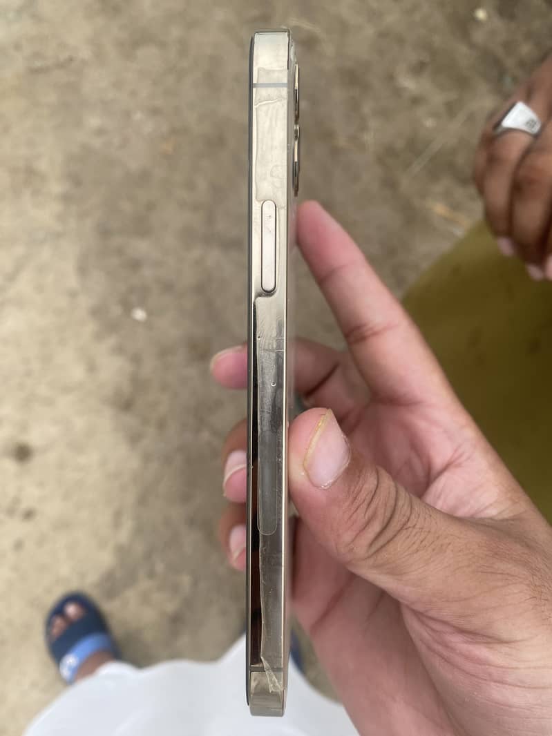 Apple iPhone 12 Pro 3
