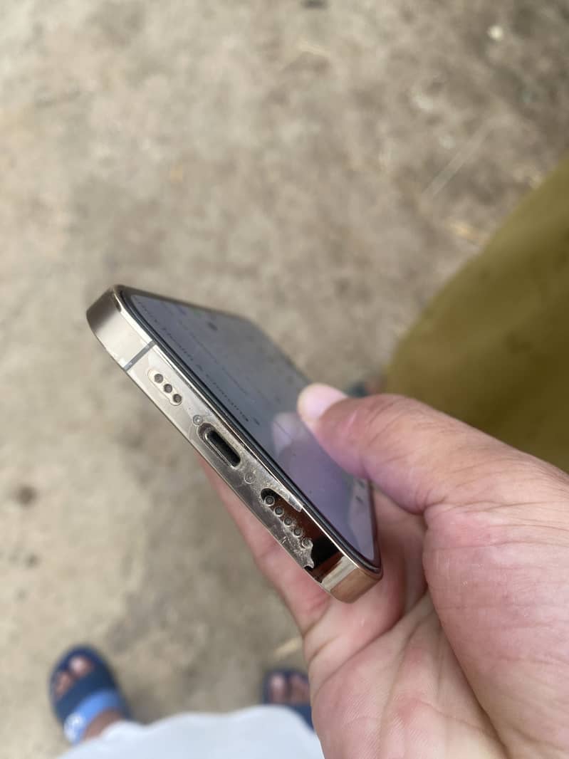 Apple iPhone 12 Pro 4