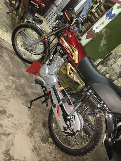Honda 125 Special Edition Gold