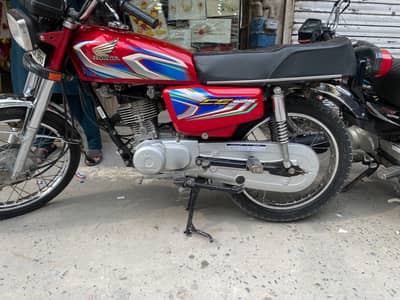 honda cg 125 condition 10by10 hai first owner bike hai bike ma koi kam
