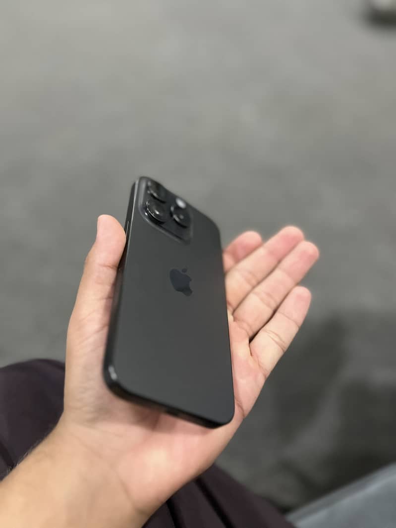 Apple iPhone 15 Pro 3