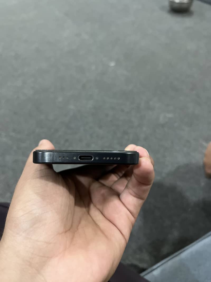 Apple iPhone 15 Pro 4