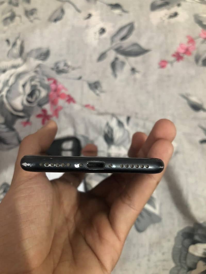 Apple iPhone 7 1