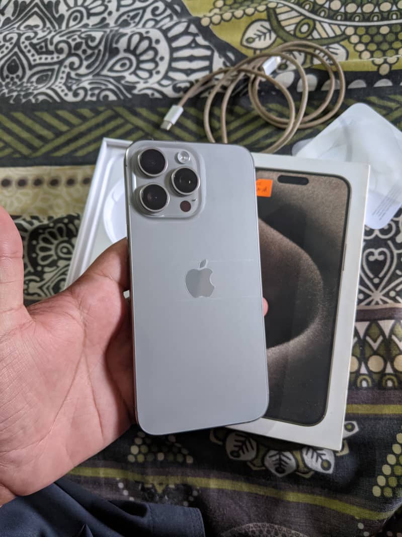 Apple iPhone 15 Pro Max 2