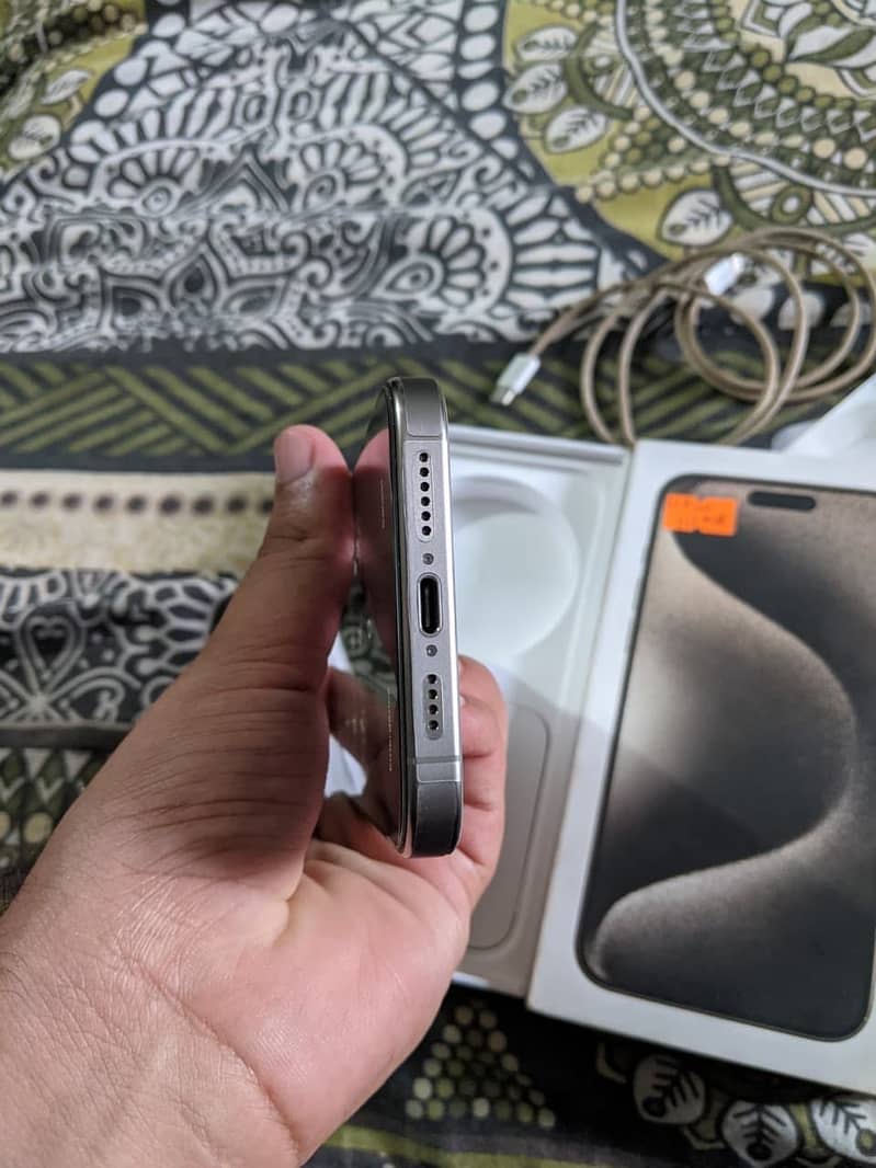 Apple iPhone 15 Pro Max 3