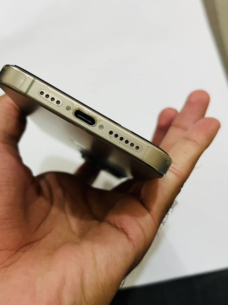 Apple iPhone 15 Pro Max 3