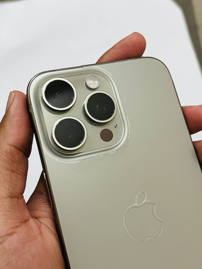 Apple iPhone 15 Pro Max 4