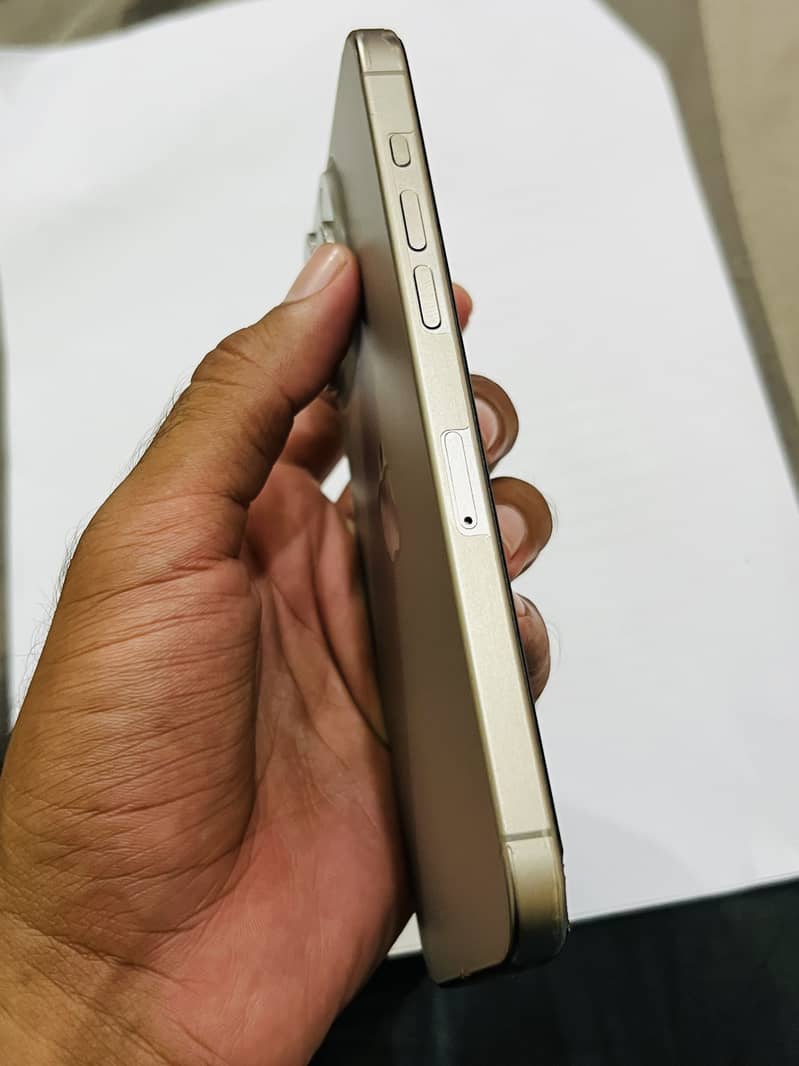 Apple iPhone 15 Pro Max 5