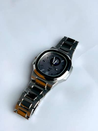 MEN,S STAINLESS STEEL ANALOG WATCH SILVER BLACK 300M