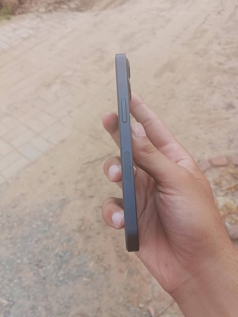 Apple iPhone 13 4