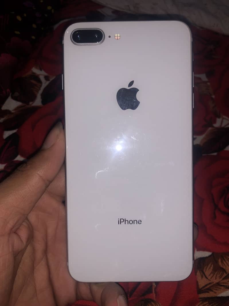Apple iPhone 8 Plus 1