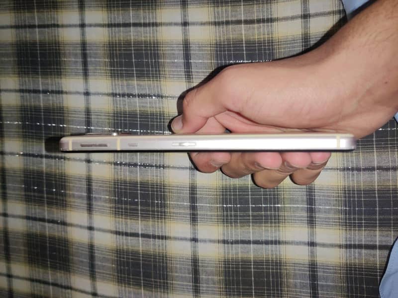Sharp Aquos Sense 5g 1