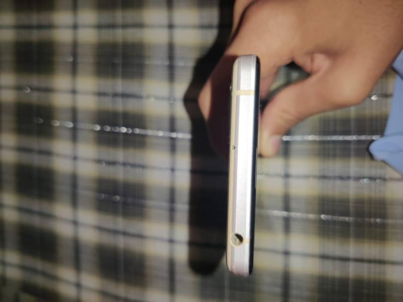 Sharp Aquos Sense 5g 2
