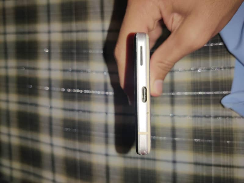 Sharp Aquos Sense 5g 4