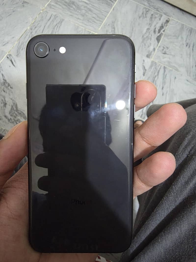 Apple iPhone 8 1