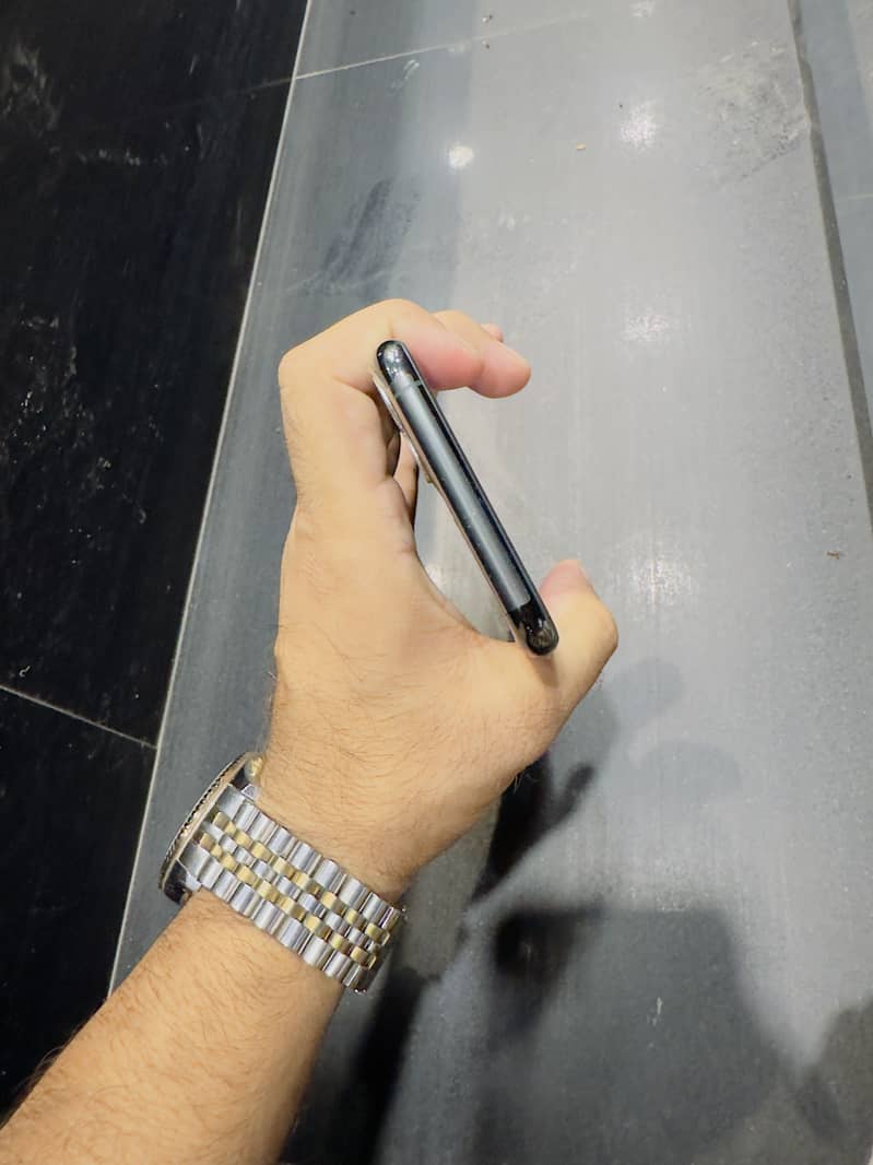 Apple iPhone 11 Pro Max 3