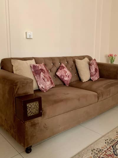 Elegant Brown Tufted 3-Seater Sofa – Classic & Stylish