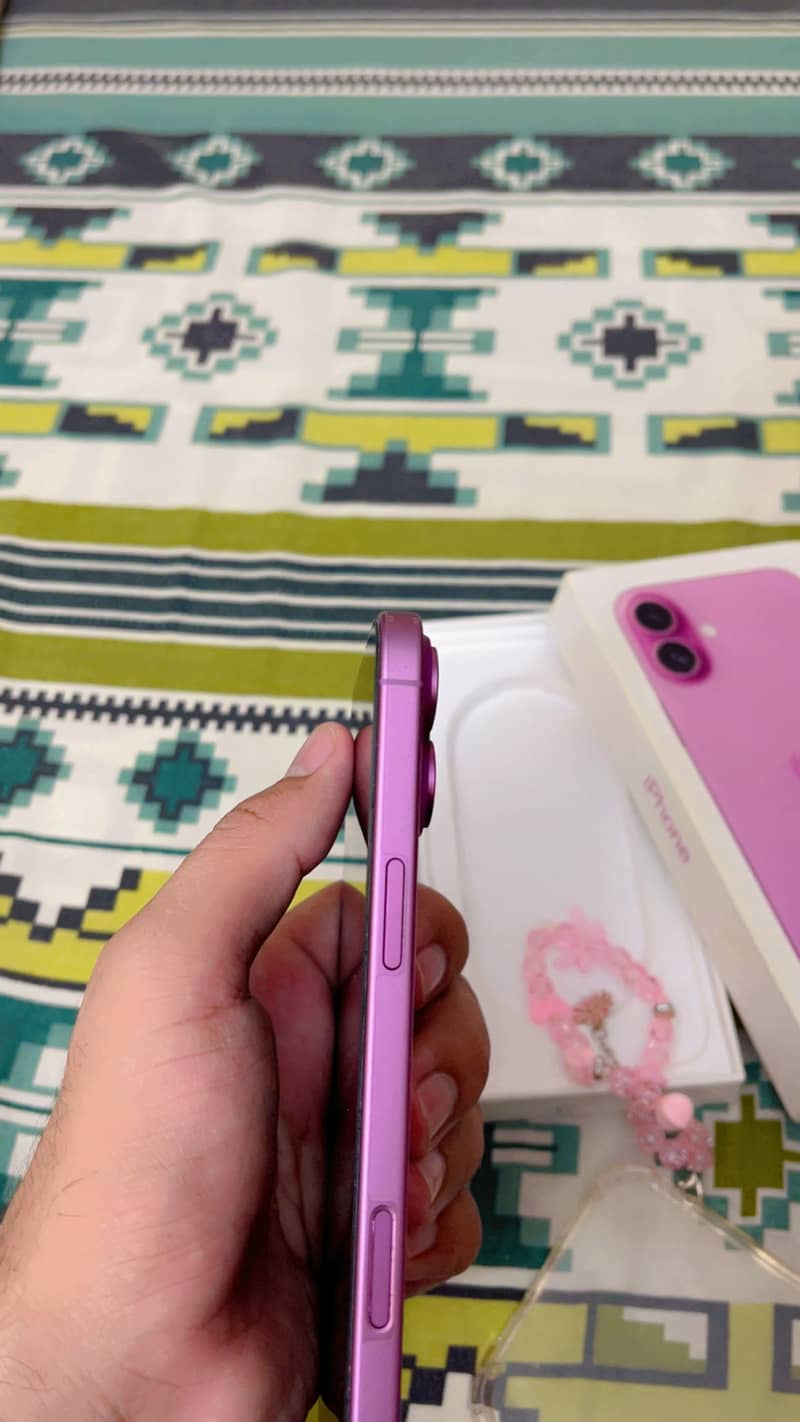Apple iPhone 16 Plus 4