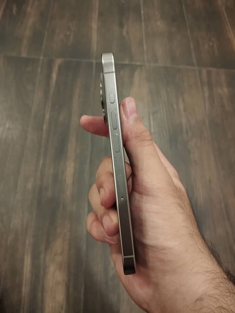 Apple iPhone 15 Pro 0