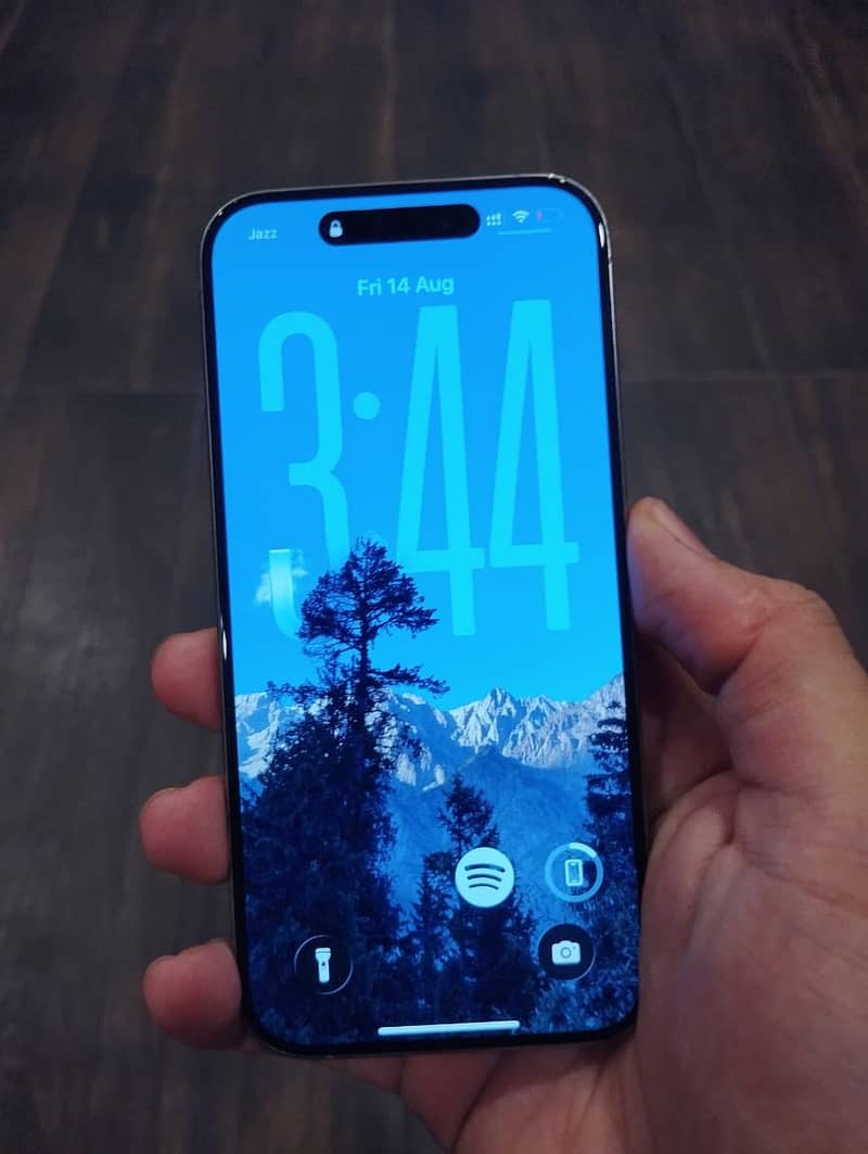 Apple iPhone 15 Pro 2