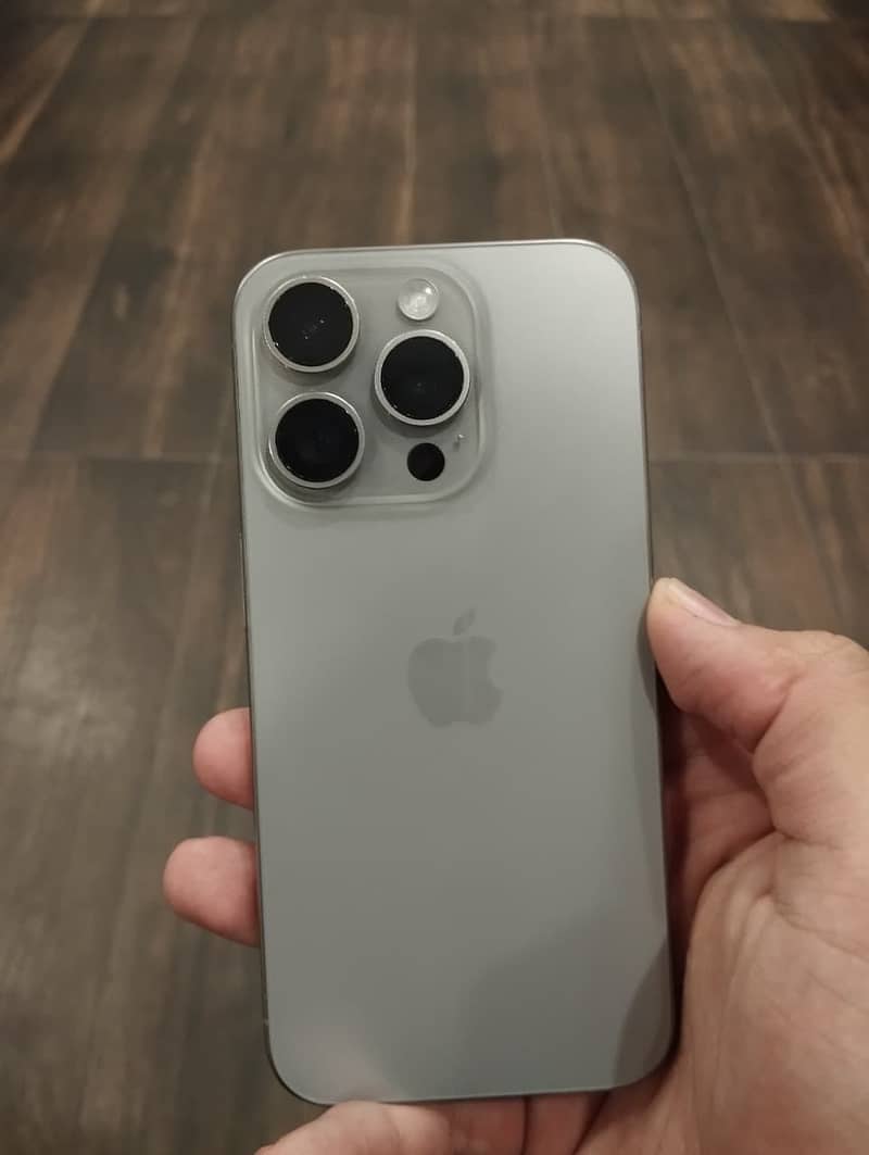 Apple iPhone 15 Pro 3