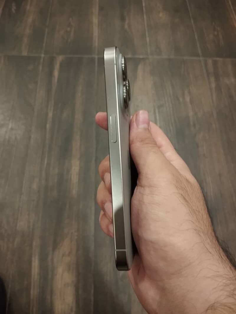 Apple iPhone 15 Pro 4