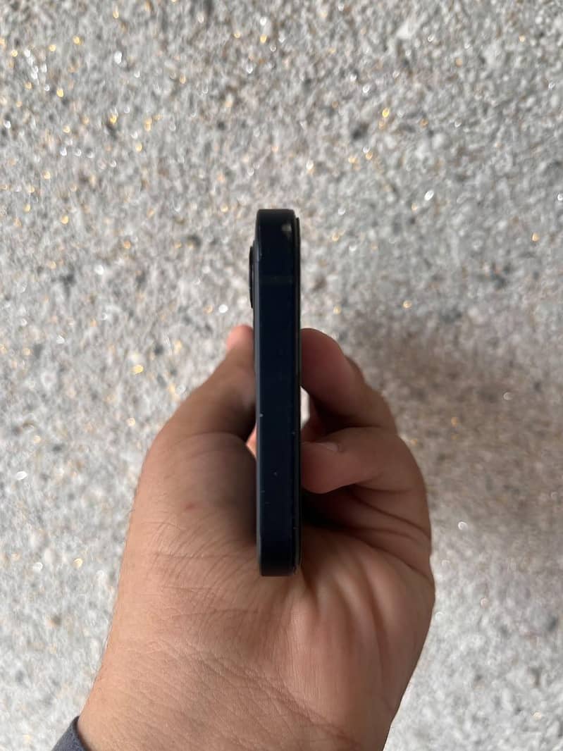 Apple iPhone 12 3